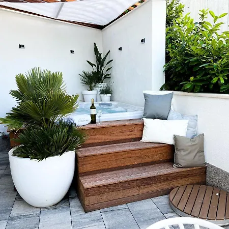 Oneum - Mare With Privat Jacuzzi Apartment *